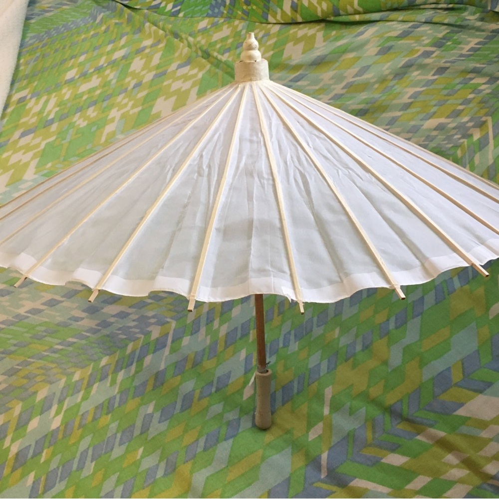 Small white silky umbrella/parasol